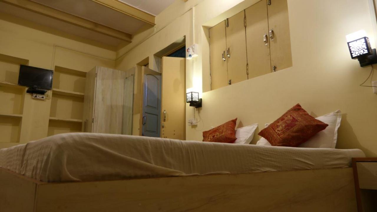 Yogi Soul Hotel พาราณสี ภายนอก รูปภาพ