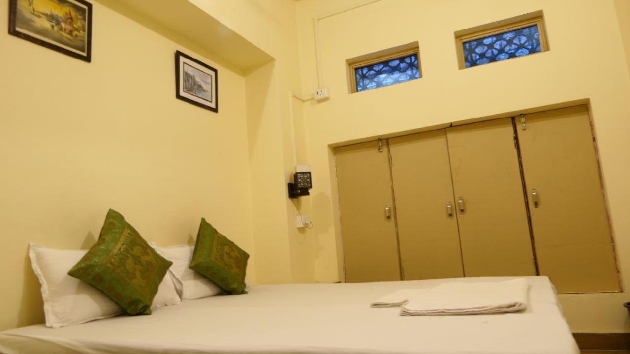 Yogi Soul Hotel พาราณสี ภายนอก รูปภาพ