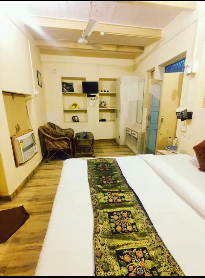 Yogi Soul Hotel พาราณสี ภายนอก รูปภาพ